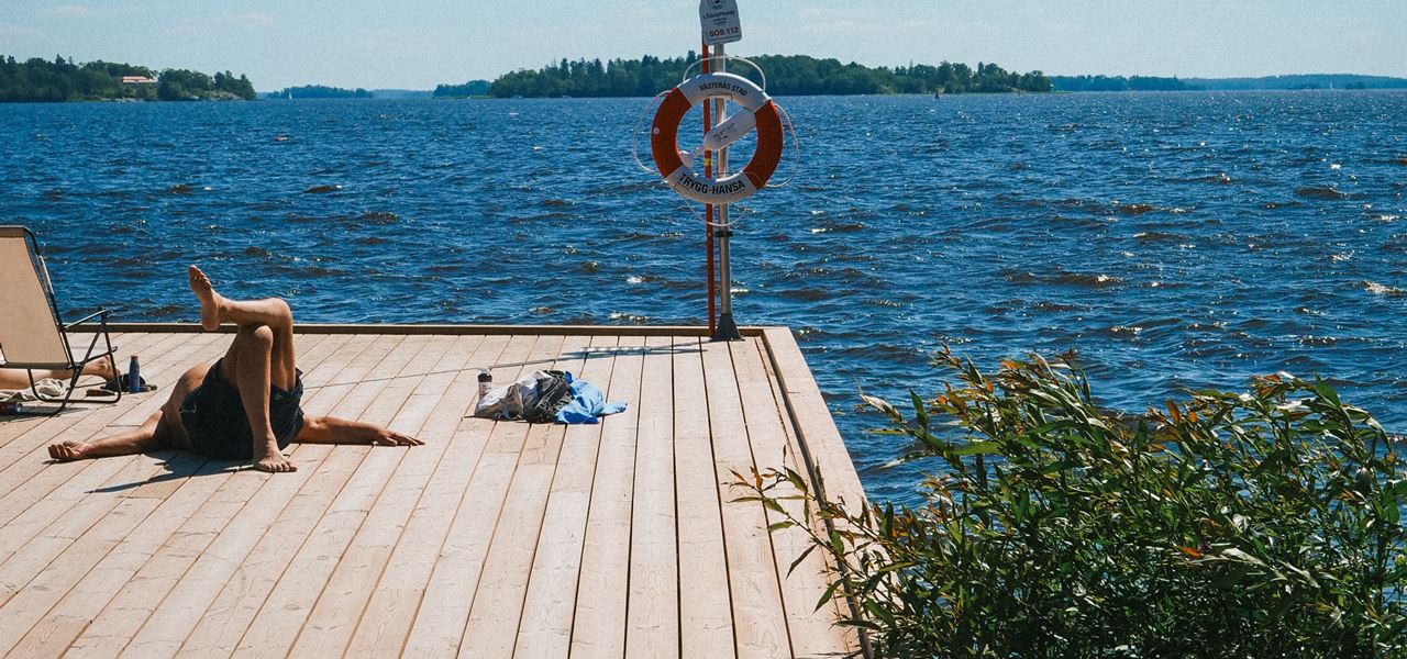 Hur laddar du? Solar på Lögarängen.