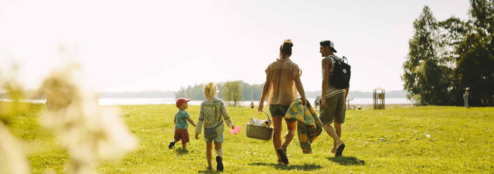 Familj på picknick