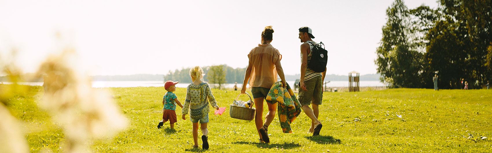 Familj på picknick