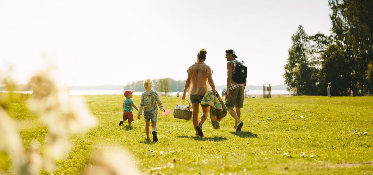 me-vatten Familj som har picnic