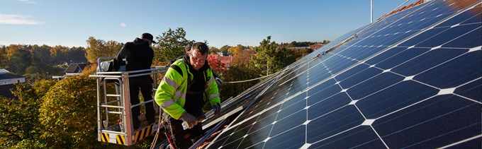 Installation av solceller på ett tak