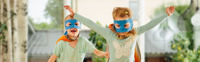 Barn utklädda som superhjältar