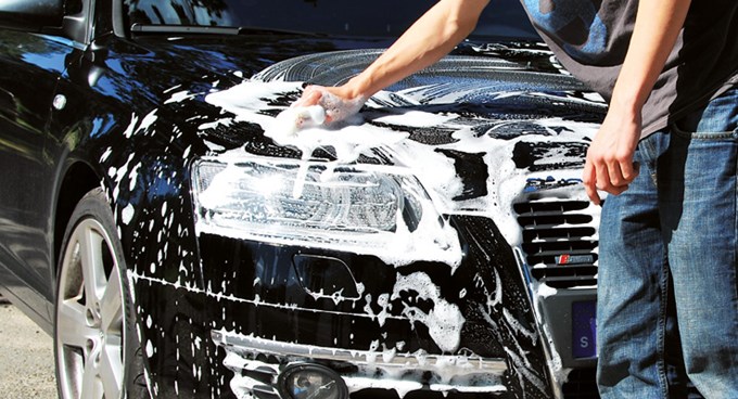 Tvätta bilen