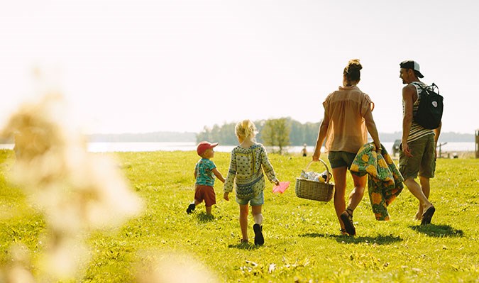 Familj på picnic